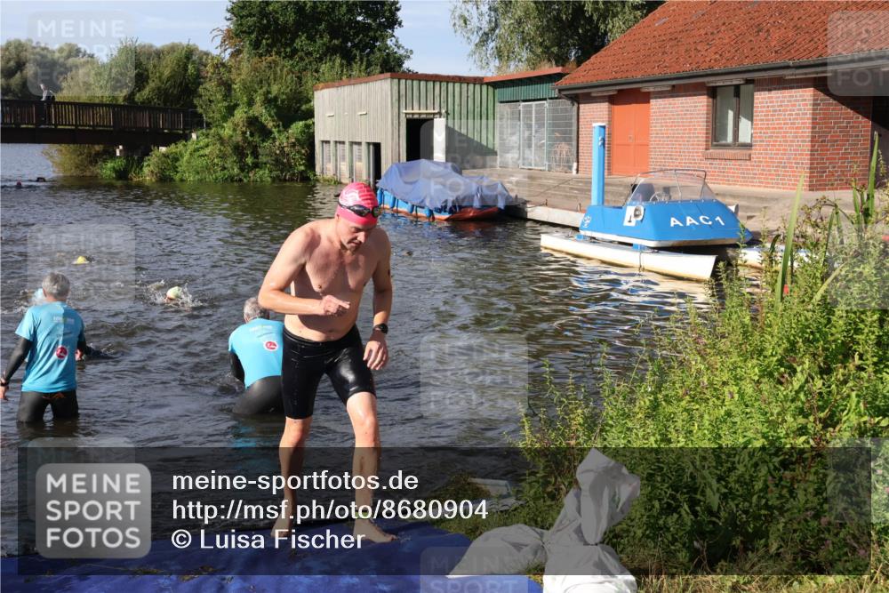 31.08.2025 - Elbe Triathlon Hamburg Luisa Fischer http://msf.ph/oto/8680904 31.08.2025 09:27:23 Schwimmen 679, 681, 854 meine-sportfotos.de