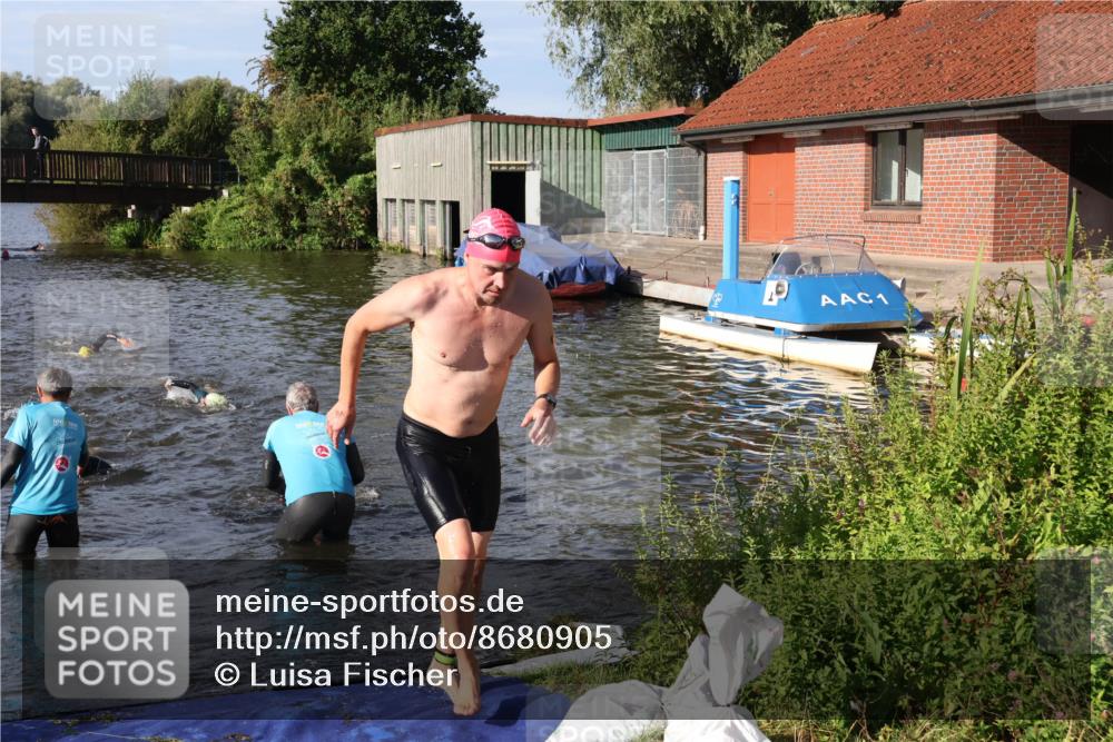 31.08.2025 - Elbe Triathlon Hamburg Luisa Fischer http://msf.ph/oto/8680905 31.08.2025 09:27:23 Schwimmen 679, 681, 854 meine-sportfotos.de