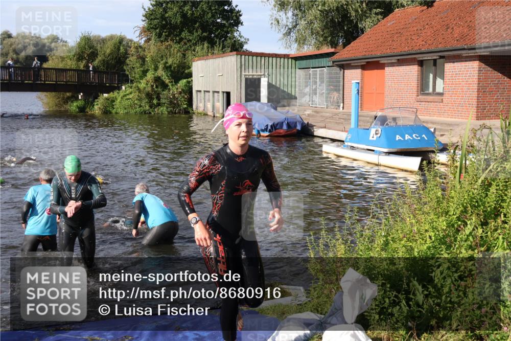 31.08.2025 - Elbe Triathlon Hamburg Luisa Fischer http://msf.ph/oto/8680916 31.08.2025 09:27:29 Schwimmen 679, 795, 854, 918 meine-sportfotos.de