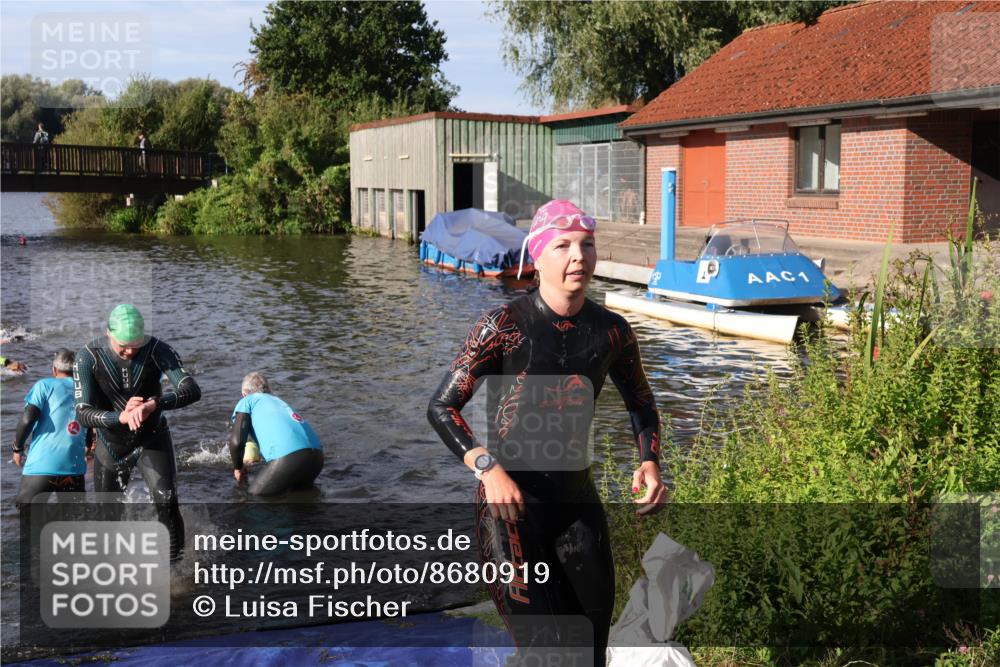 31.08.2025 - Elbe Triathlon Hamburg Luisa Fischer http://msf.ph/oto/8680919 31.08.2025 09:27:29 Schwimmen 679, 795, 854, 918 meine-sportfotos.de