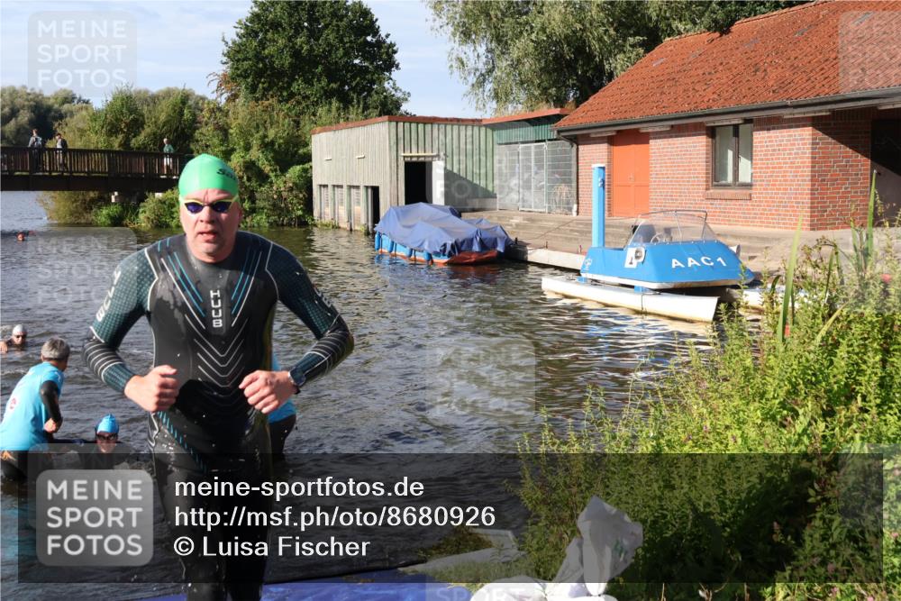 31.08.2025 - Elbe Triathlon Hamburg Luisa Fischer http://msf.ph/oto/8680926 31.08.2025 09:27:32 Schwimmen 679, 795, 854, 887, 918 meine-sportfotos.de