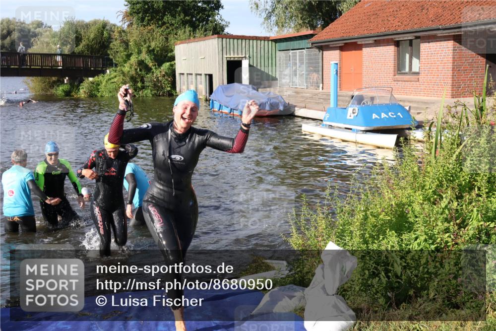 31.08.2025 - Elbe Triathlon Hamburg Luisa Fischer http://msf.ph/oto/8680950 31.08.2025 09:27:38 Schwimmen 698, 785, 795, 887, 918 meine-sportfotos.de