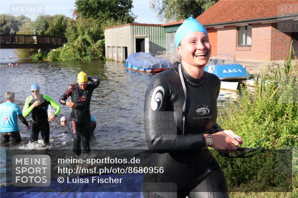 31.08.2025 - Elbe Triathlon Hamburg Luisa Fischer http://msf.ph/oto/8680956 31.08.2025 09:27:39 Schwimmen 698, 785, 795, 887, 895, 918 meine-sportfotos.de