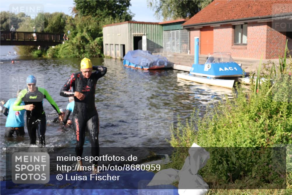 31.08.2025 - Elbe Triathlon Hamburg Luisa Fischer http://msf.ph/oto/8680959 31.08.2025 09:27:40 Schwimmen 698, 785, 795, 887, 895 meine-sportfotos.de