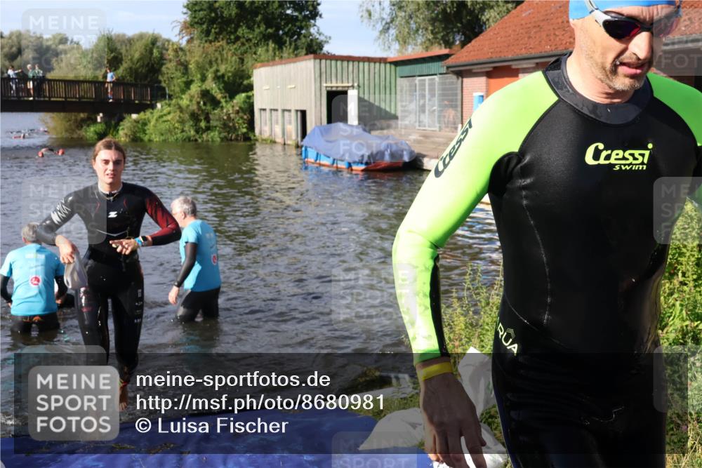31.08.2025 - Elbe Triathlon Hamburg Luisa Fischer http://msf.ph/oto/8680981 31.08.2025 09:27:44 Schwimmen 698, 785, 887, 895 meine-sportfotos.de
