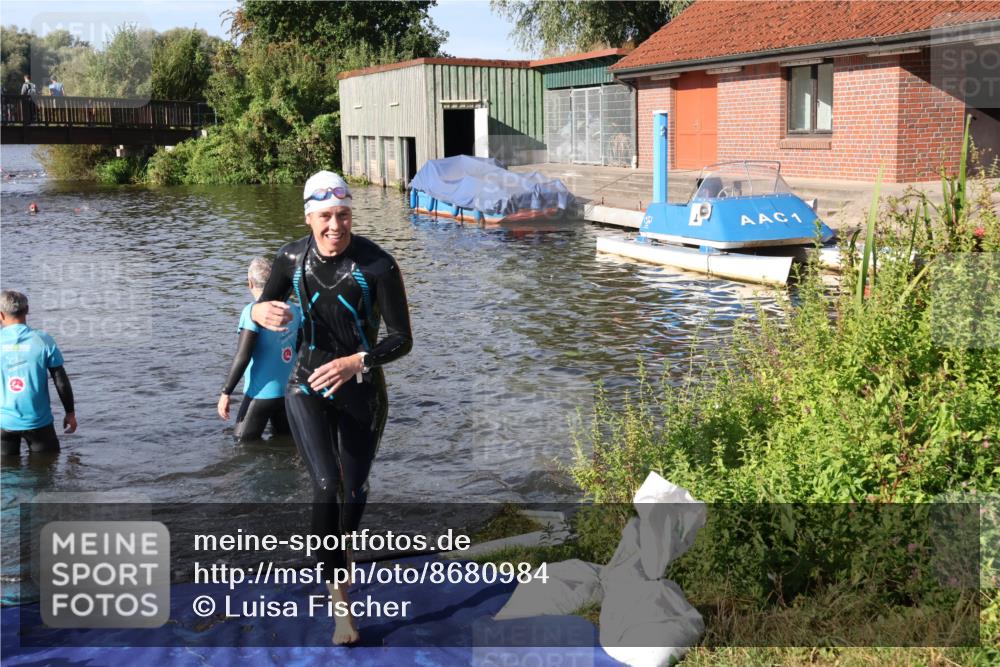 31.08.2025 - Elbe Triathlon Hamburg Luisa Fischer http://msf.ph/oto/8680984 31.08.2025 09:27:48 Schwimmen 785, 895 meine-sportfotos.de
