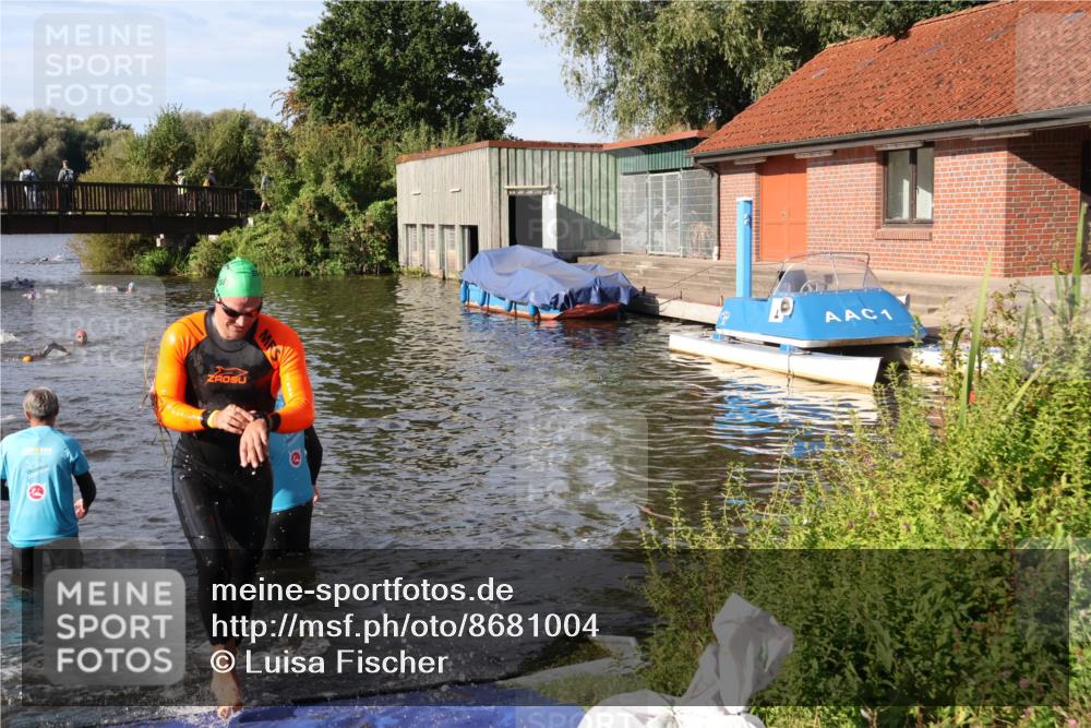 31.08.2025 - Elbe Triathlon Hamburg Luisa Fischer http://msf.ph/oto/8681004 31.08.2025 09:28:13 Schwimmen 673, 788, 815 meine-sportfotos.de