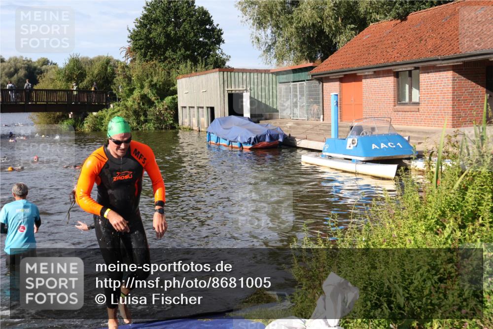 31.08.2025 - Elbe Triathlon Hamburg Luisa Fischer http://msf.ph/oto/8681005 31.08.2025 09:28:14 Schwimmen 673, 788, 815 meine-sportfotos.de