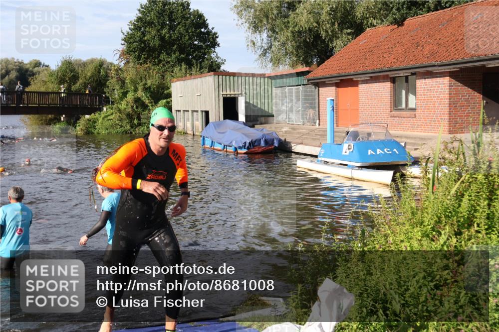 31.08.2025 - Elbe Triathlon Hamburg Luisa Fischer http://msf.ph/oto/8681008 31.08.2025 09:28:14 Schwimmen 673, 788, 815 meine-sportfotos.de