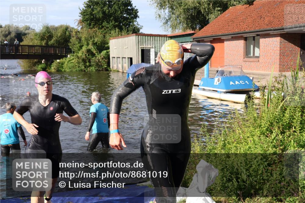 31.08.2025 - Elbe Triathlon Hamburg Luisa Fischer http://msf.ph/oto/8681019 31.08.2025 09:28:23 Schwimmen 788, 815 meine-sportfotos.de