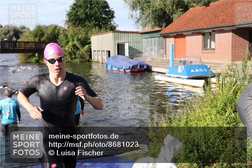 31.08.2025 - Elbe Triathlon Hamburg Luisa Fischer http://msf.ph/oto/8681023 31.08.2025 09:28:24 Schwimmen 788, 815 meine-sportfotos.de