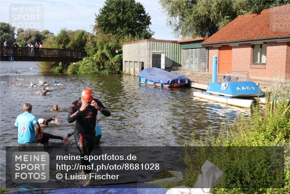 31.08.2025 - Elbe Triathlon Hamburg Luisa Fischer http://msf.ph/oto/8681028 31.08.2025 09:28:36 Schwimmen 692, 722, 771 meine-sportfotos.de