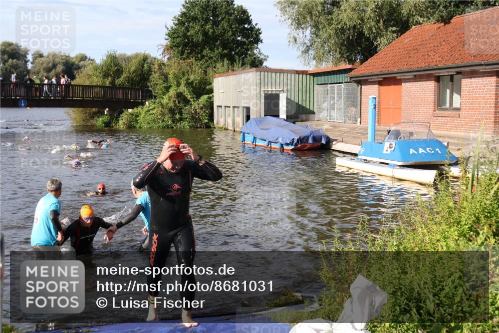 31.08.2025 - Elbe Triathlon Hamburg Luisa Fischer http://msf.ph/oto/8681031 31.08.2025 09:28:37 Schwimmen 692, 722, 771 meine-sportfotos.de