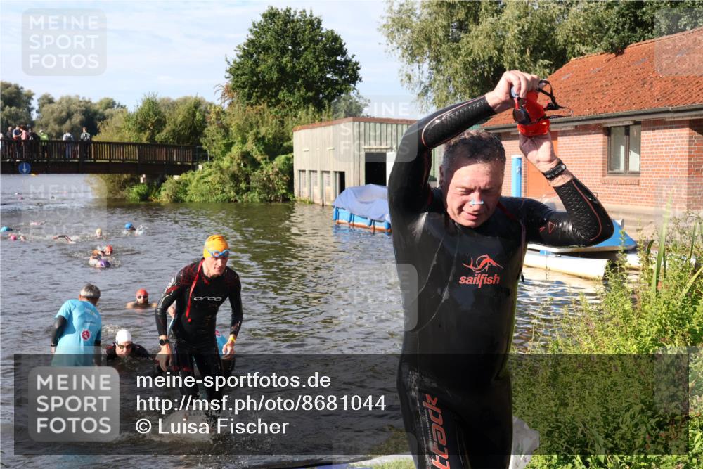 31.08.2025 - Elbe Triathlon Hamburg Luisa Fischer http://msf.ph/oto/8681044 31.08.2025 09:28:39 Schwimmen 692, 722, 771 meine-sportfotos.de