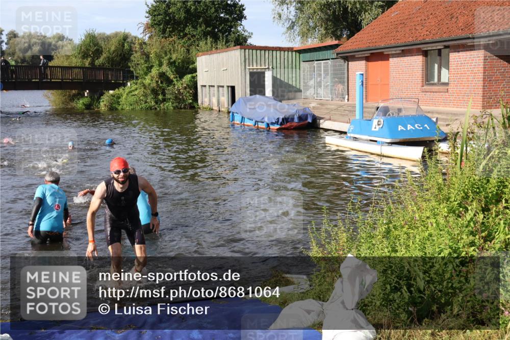 31.08.2025 - Elbe Triathlon Hamburg Luisa Fischer http://msf.ph/oto/8681064 31.08.2025 09:28:51 Schwimmen 591, 830, 848 meine-sportfotos.de
