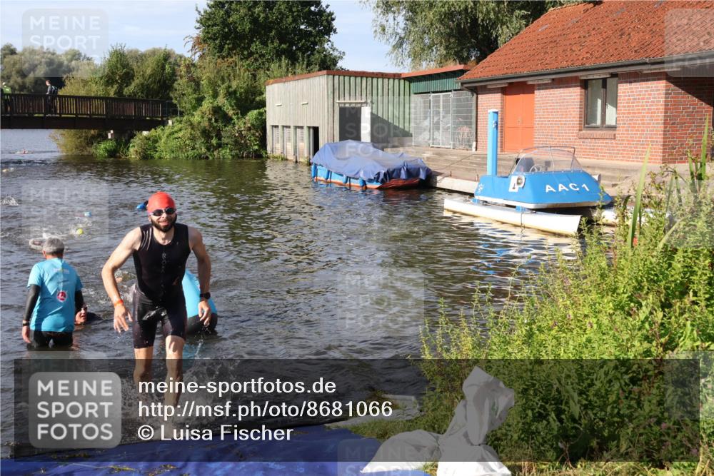 31.08.2025 - Elbe Triathlon Hamburg Luisa Fischer http://msf.ph/oto/8681066 31.08.2025 09:28:51 Schwimmen 591, 830, 848 meine-sportfotos.de