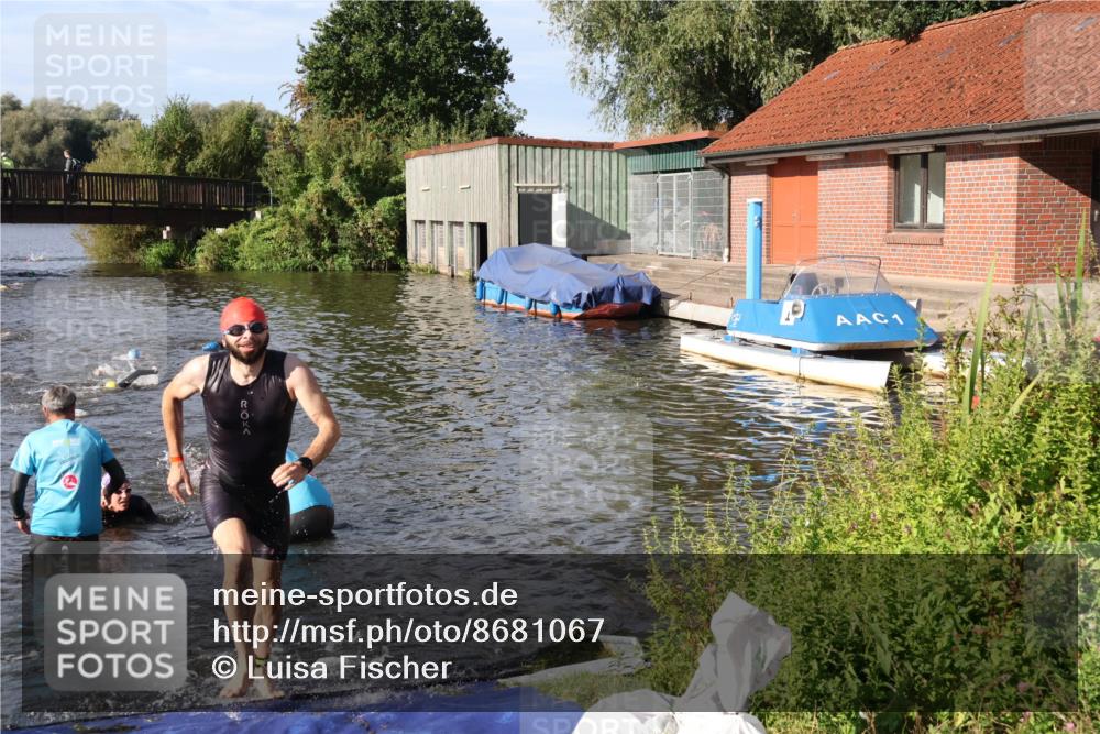 31.08.2025 - Elbe Triathlon Hamburg Luisa Fischer http://msf.ph/oto/8681067 31.08.2025 09:28:51 Schwimmen 591, 830, 848 meine-sportfotos.de