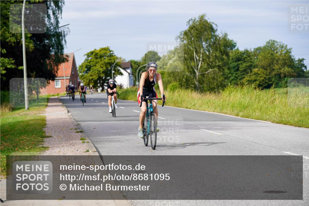 31.08.2025 - Elbe Triathlon Hamburg Michael Burmester http://msf.ph/oto/8681095 31.08.2025 10:54:44 Radfahren 1255, 1370, 1398, 1498 meine-sportfotos.de