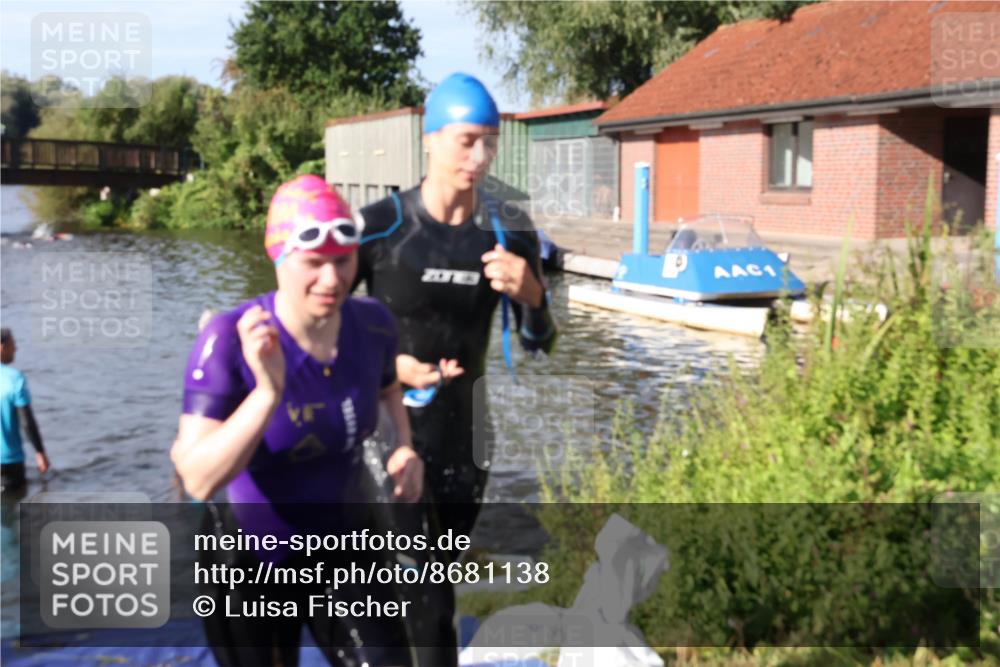 31.08.2025 - Elbe Triathlon Hamburg Luisa Fischer http://msf.ph/oto/8681138 31.08.2025 09:29:16 Schwimmen 732, 797, 835, 910 meine-sportfotos.de