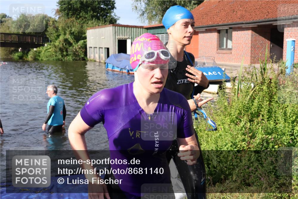 31.08.2025 - Elbe Triathlon Hamburg Luisa Fischer http://msf.ph/oto/8681140 31.08.2025 09:29:17 Schwimmen 732, 797, 835, 910 meine-sportfotos.de