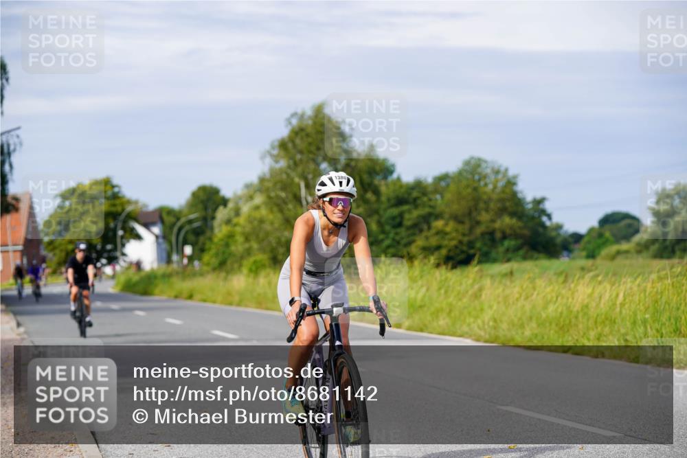 31.08.2025 - Elbe Triathlon Hamburg Michael Burmester http://msf.ph/oto/8681142 31.08.2025 10:54:55 Radfahren 1380, 1382, 1393 meine-sportfotos.de