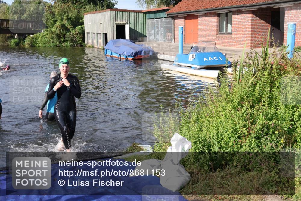 31.08.2025 - Elbe Triathlon Hamburg Luisa Fischer http://msf.ph/oto/8681153 31.08.2025 09:29:43 Schwimmen 805, 853 meine-sportfotos.de