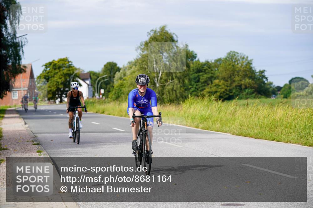 31.08.2025 - Elbe Triathlon Hamburg Michael Burmester http://msf.ph/oto/8681164 31.08.2025 10:55:02 Radfahren 1390, 1395 meine-sportfotos.de