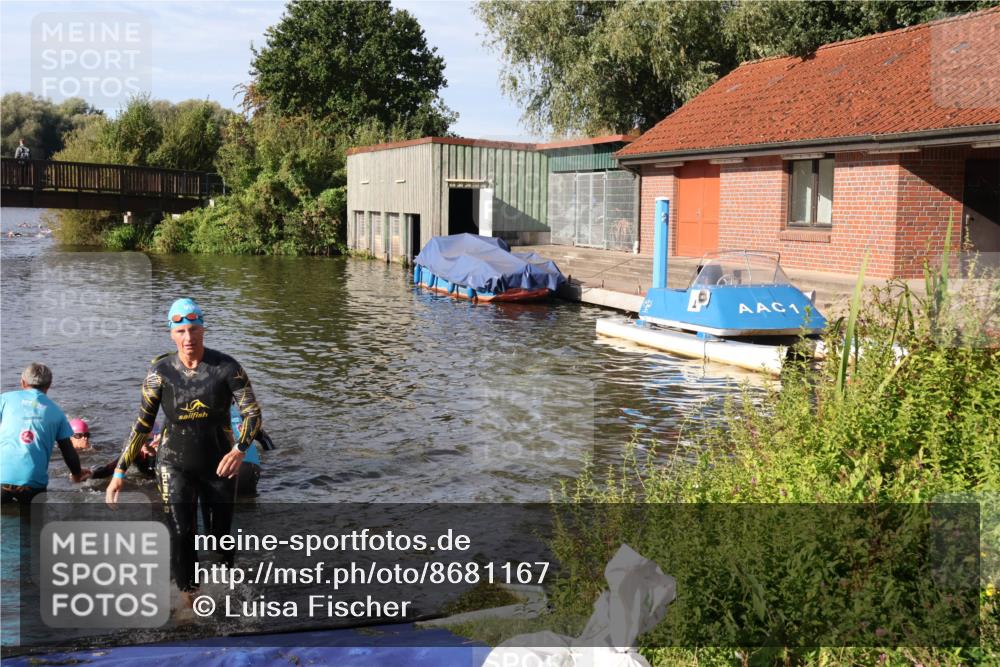 31.08.2025 - Elbe Triathlon Hamburg Luisa Fischer http://msf.ph/oto/8681167 31.08.2025 09:30:01 Schwimmen 665, 811, 888, 916 meine-sportfotos.de