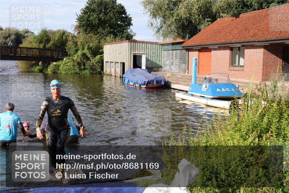 31.08.2025 - Elbe Triathlon Hamburg Luisa Fischer http://msf.ph/oto/8681169 31.08.2025 09:30:01 Schwimmen 665, 811, 888, 916 meine-sportfotos.de