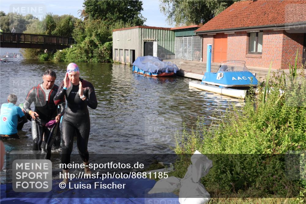 31.08.2025 - Elbe Triathlon Hamburg Luisa Fischer http://msf.ph/oto/8681185 31.08.2025 09:30:06 Schwimmen 665, 760, 811, 888, 916 meine-sportfotos.de