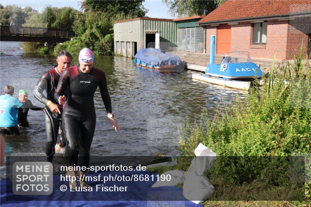 31.08.2025 - Elbe Triathlon Hamburg Luisa Fischer http://msf.ph/oto/8681190 31.08.2025 09:30:07 Schwimmen 665, 760, 811, 888, 916 meine-sportfotos.de