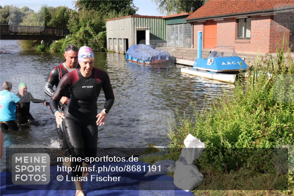 31.08.2025 - Elbe Triathlon Hamburg Luisa Fischer http://msf.ph/oto/8681191 31.08.2025 09:30:07 Schwimmen 665, 760, 811, 888, 916 meine-sportfotos.de