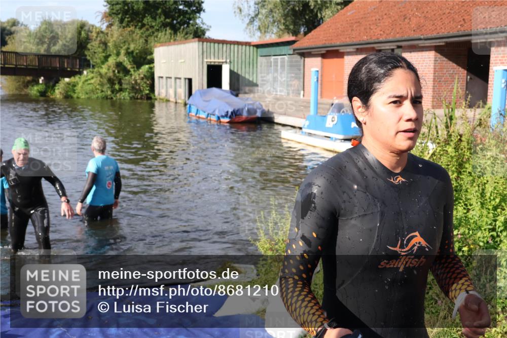 31.08.2025 - Elbe Triathlon Hamburg Luisa Fischer http://msf.ph/oto/8681210 31.08.2025 09:30:11 Schwimmen 665, 760, 811, 888 meine-sportfotos.de