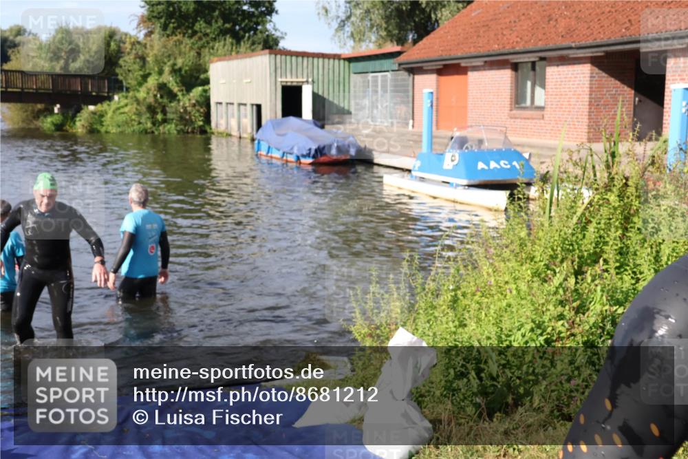 31.08.2025 - Elbe Triathlon Hamburg Luisa Fischer http://msf.ph/oto/8681212 31.08.2025 09:30:11 Schwimmen 665, 760, 811, 888 meine-sportfotos.de