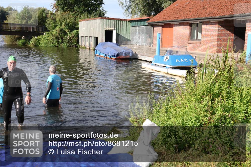 31.08.2025 - Elbe Triathlon Hamburg Luisa Fischer http://msf.ph/oto/8681215 31.08.2025 09:30:12 Schwimmen 665, 760, 811 meine-sportfotos.de