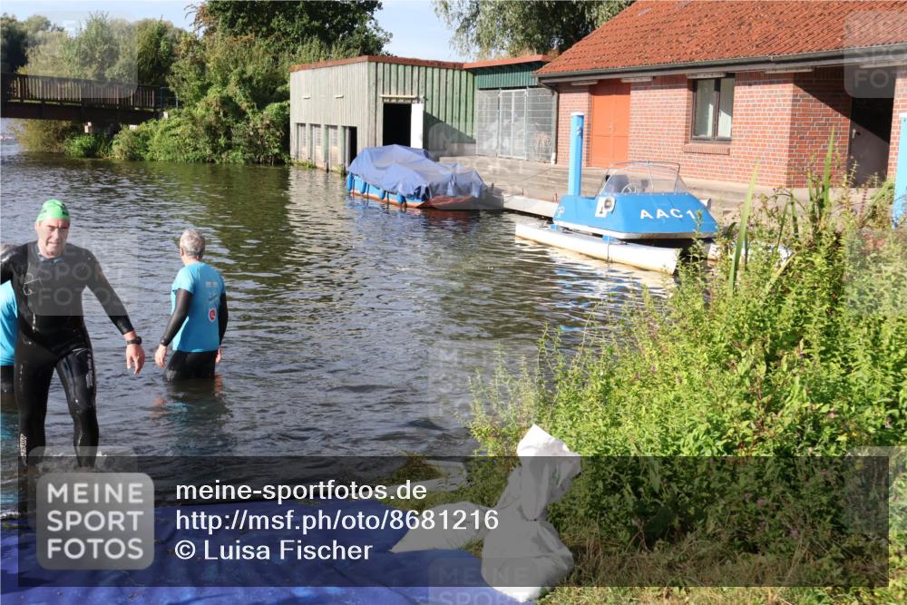 31.08.2025 - Elbe Triathlon Hamburg Luisa Fischer http://msf.ph/oto/8681216 31.08.2025 09:30:12 Schwimmen 665, 760, 811 meine-sportfotos.de
