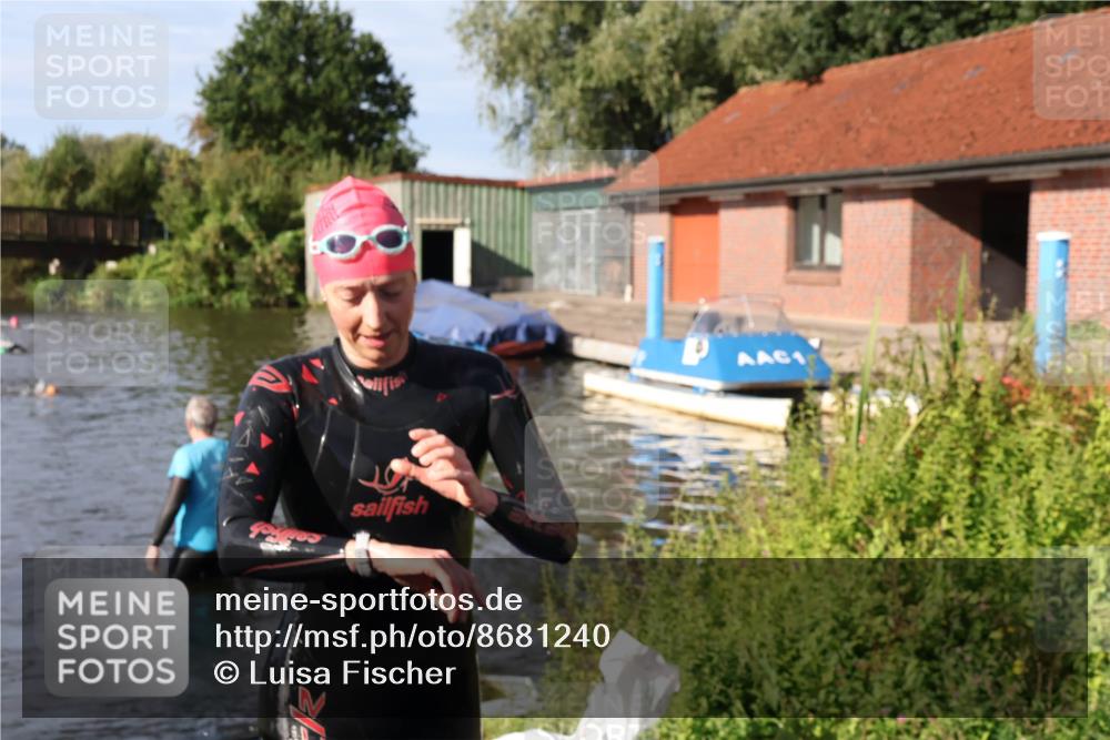 31.08.2025 - Elbe Triathlon Hamburg Luisa Fischer http://msf.ph/oto/8681240 31.08.2025 09:30:44 Schwimmen 884 meine-sportfotos.de
