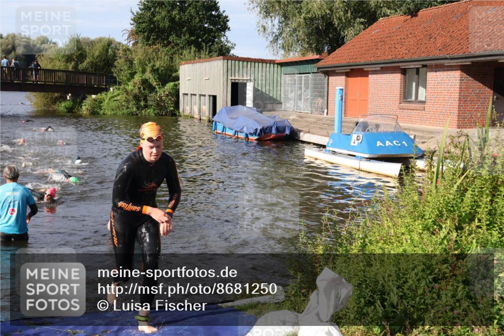 31.08.2025 - Elbe Triathlon Hamburg Luisa Fischer http://msf.ph/oto/8681250 31.08.2025 09:31:04 Schwimmen 813, 893 meine-sportfotos.de
