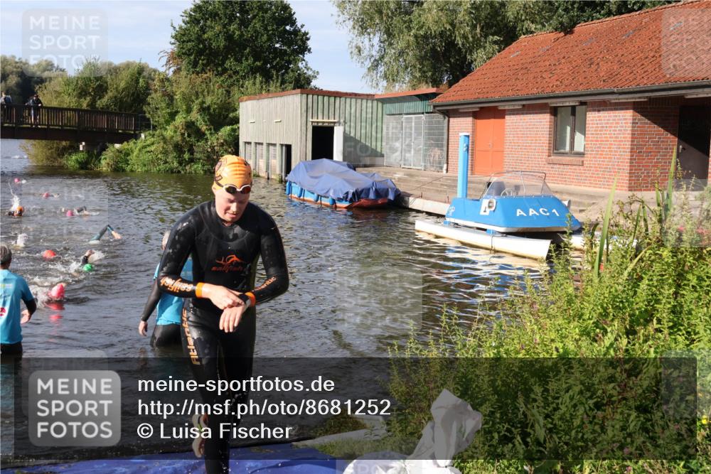 31.08.2025 - Elbe Triathlon Hamburg Luisa Fischer http://msf.ph/oto/8681252 31.08.2025 09:31:04 Schwimmen 813, 893 meine-sportfotos.de