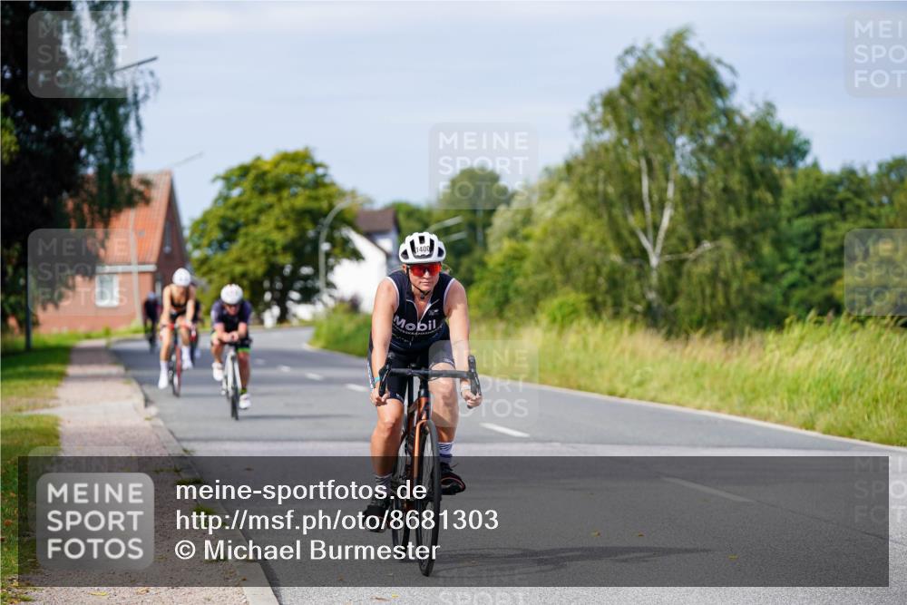 31.08.2025 - Elbe Triathlon Hamburg Michael Burmester http://msf.ph/oto/8681303 31.08.2025 10:55:50 Radfahren 877, 1298, 1400, 1443 meine-sportfotos.de