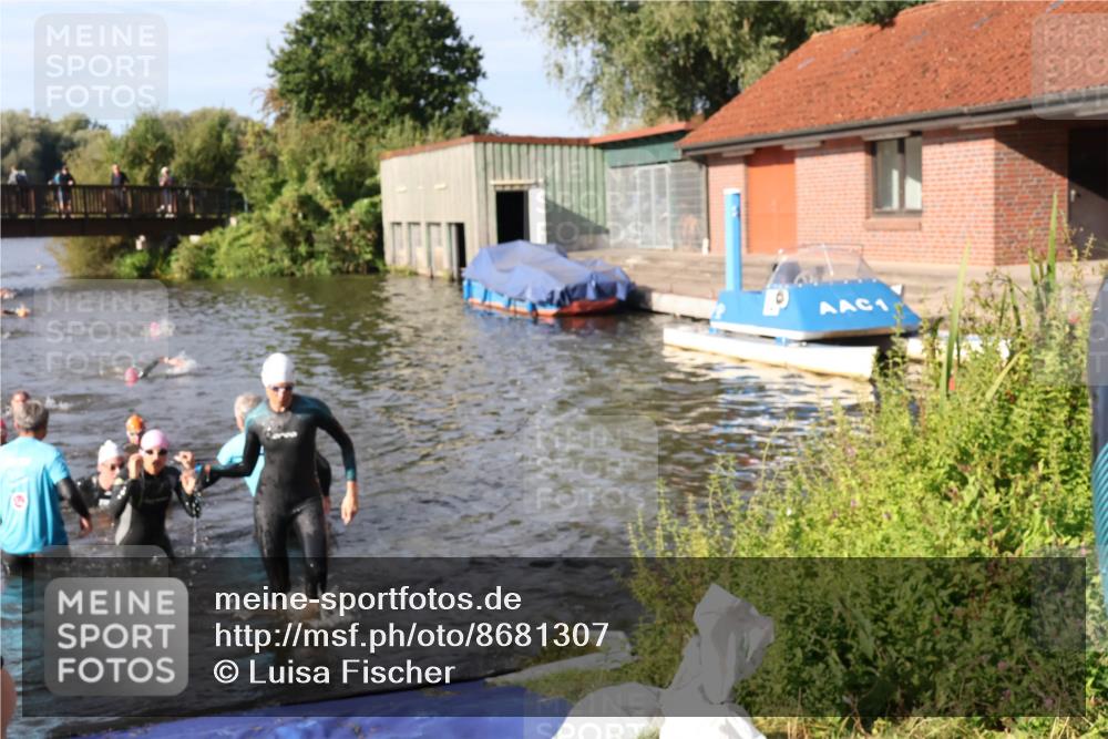 31.08.2025 - Elbe Triathlon Hamburg Luisa Fischer http://msf.ph/oto/8681307 31.08.2025 09:31:20 Schwimmen 833, 837, 919, 929, 930 meine-sportfotos.de