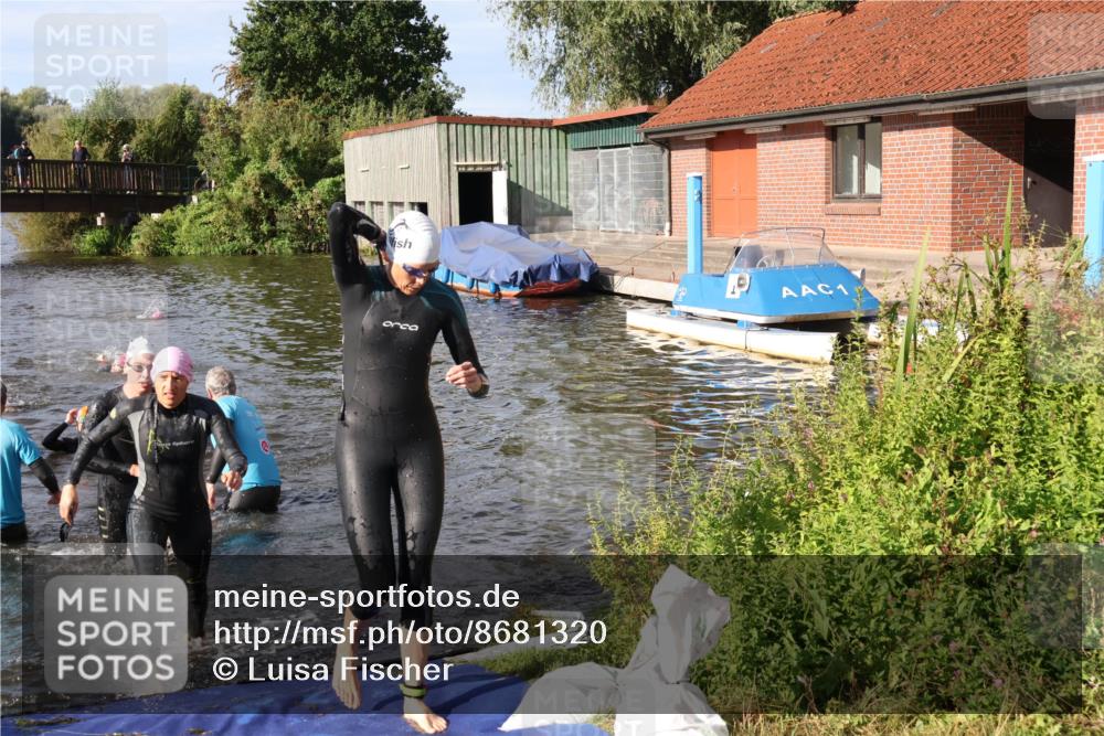 31.08.2025 - Elbe Triathlon Hamburg Luisa Fischer http://msf.ph/oto/8681320 31.08.2025 09:31:23 Schwimmen 833, 837, 882, 908, 919, 929, 930 meine-sportfotos.de