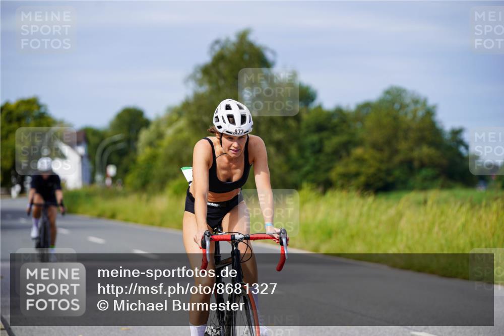 31.08.2025 - Elbe Triathlon Hamburg Michael Burmester http://msf.ph/oto/8681327 31.08.2025 10:55:55 Radfahren 877, 1298, 1443, 1476 meine-sportfotos.de