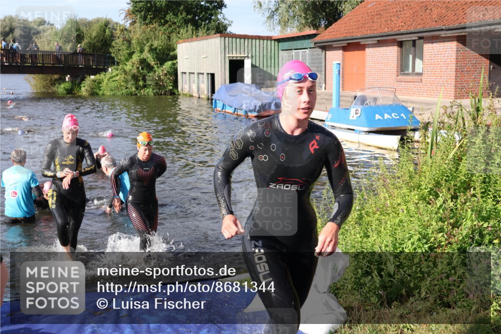 31.08.2025 - Elbe Triathlon Hamburg Luisa Fischer http://msf.ph/oto/8681344 31.08.2025 09:31:29 Schwimmen 845, 864, 882, 908, 929, 930 meine-sportfotos.de