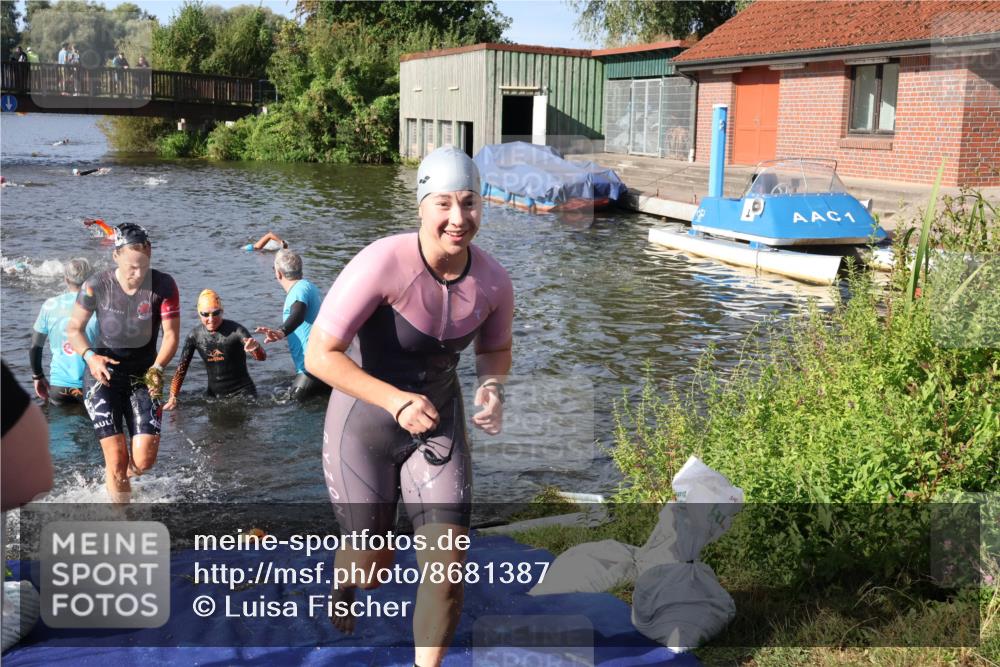 31.08.2025 - Elbe Triathlon Hamburg Luisa Fischer http://msf.ph/oto/8681387 31.08.2025 09:31:56 Schwimmen 787, 866, 876, 913 meine-sportfotos.de