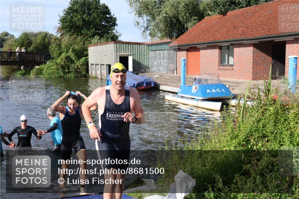 31.08.2025 - Elbe Triathlon Hamburg Luisa Fischer http://msf.ph/oto/8681500 31.08.2025 09:33:21 Schwimmen 749, 792, 881 meine-sportfotos.de