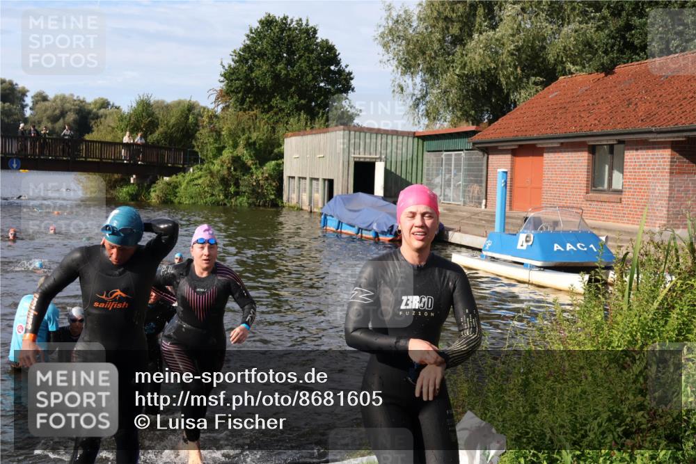 31.08.2025 - Elbe Triathlon Hamburg Luisa Fischer http://msf.ph/oto/8681605 31.08.2025 09:34:16 Schwimmen 777, 816, 820, 828, 859, 878, 901, 915, 920 meine-sportfotos.de