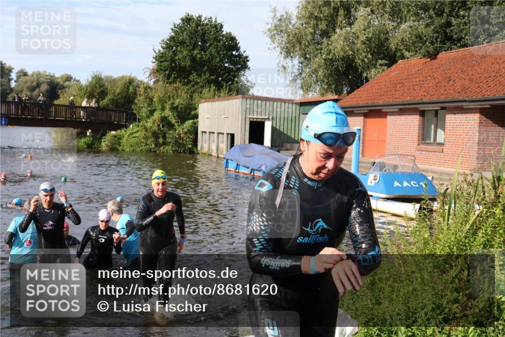 31.08.2025 - Elbe Triathlon Hamburg Luisa Fischer http://msf.ph/oto/8681620 31.08.2025 09:34:19 Schwimmen 777, 816, 820, 828, 878, 901, 915, 920 meine-sportfotos.de
