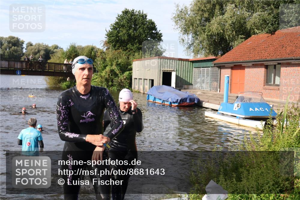 31.08.2025 - Elbe Triathlon Hamburg Luisa Fischer http://msf.ph/oto/8681643 31.08.2025 09:34:24 Schwimmen 777, 820, 901, 920 meine-sportfotos.de