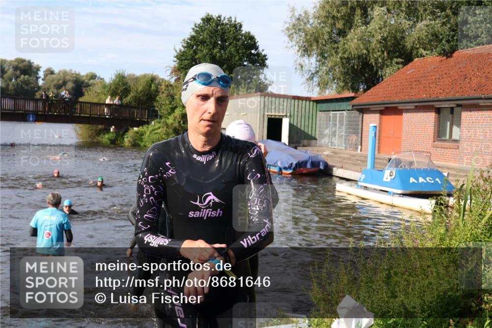 31.08.2025 - Elbe Triathlon Hamburg Luisa Fischer http://msf.ph/oto/8681646 31.08.2025 09:34:24 Schwimmen 777, 820, 901, 920 meine-sportfotos.de